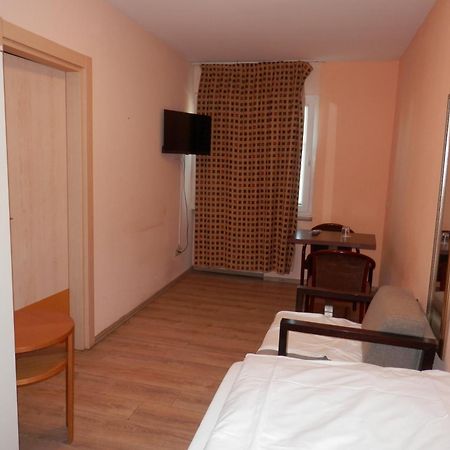 Relax Hotel-Ludwigshafen Екстер'єр фото